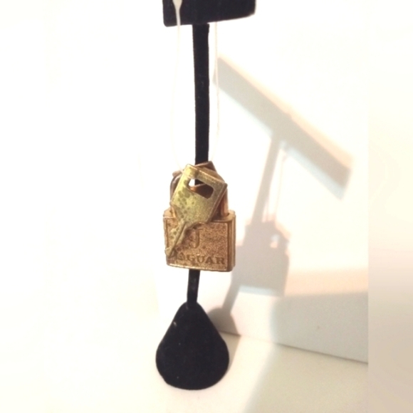 Vintage Lock Jaguar Luggage Pad Lock Gold Tone Working 2 Keys Rare - Picture 2 of 4